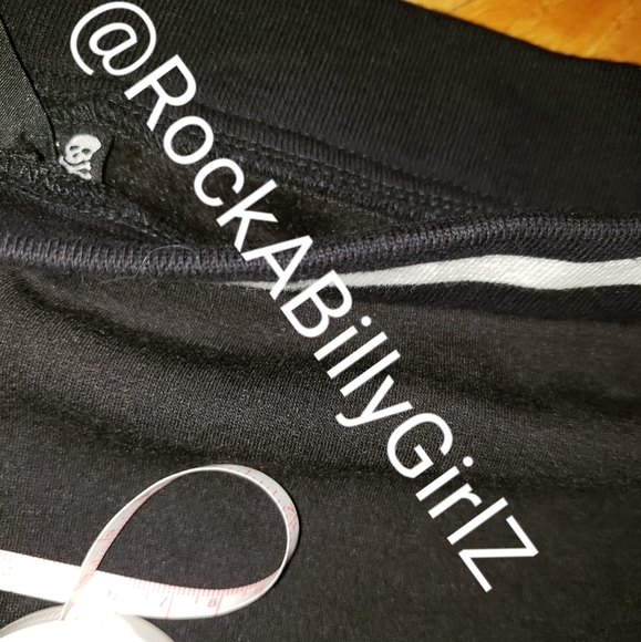 Sourpuss Embroidered Skull & Crossbones on Hip Thick Black Fleece Capri Pants - Picture 6 of 10